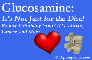 Williamson health benefits from glucosamine use include reduced overall early mortality and mortality from cardiovascular issues.
