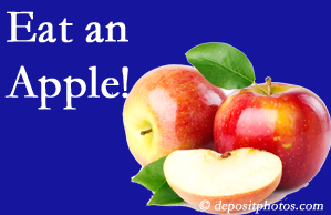 Williamson chiropractic care recommends healthy diets full of fruits and veggies, so enjoy an apple the apple season!
